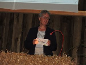 Hanni Zenger überbringt das Grusswort der OGG