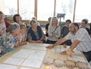 Die Landfrauen lernen, was Arbeitsagogik ist